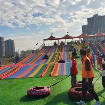 新型景區(qū)游藝設(shè)備供應(yīng)七彩滑道廠家定制戶外彩虹滑道廠家