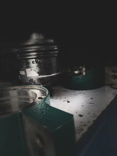 聚酯离心机厂卧式离心机耐磨块修复发货维修在国外各地山东潍坊