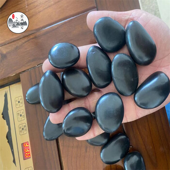 廣東拋光黑色鵝卵石/一噸鵝卵石現價(jià)元/清遠大批鵝卵石市場(chǎng)