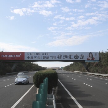 日照高速單立柱跨線橋廣告牌