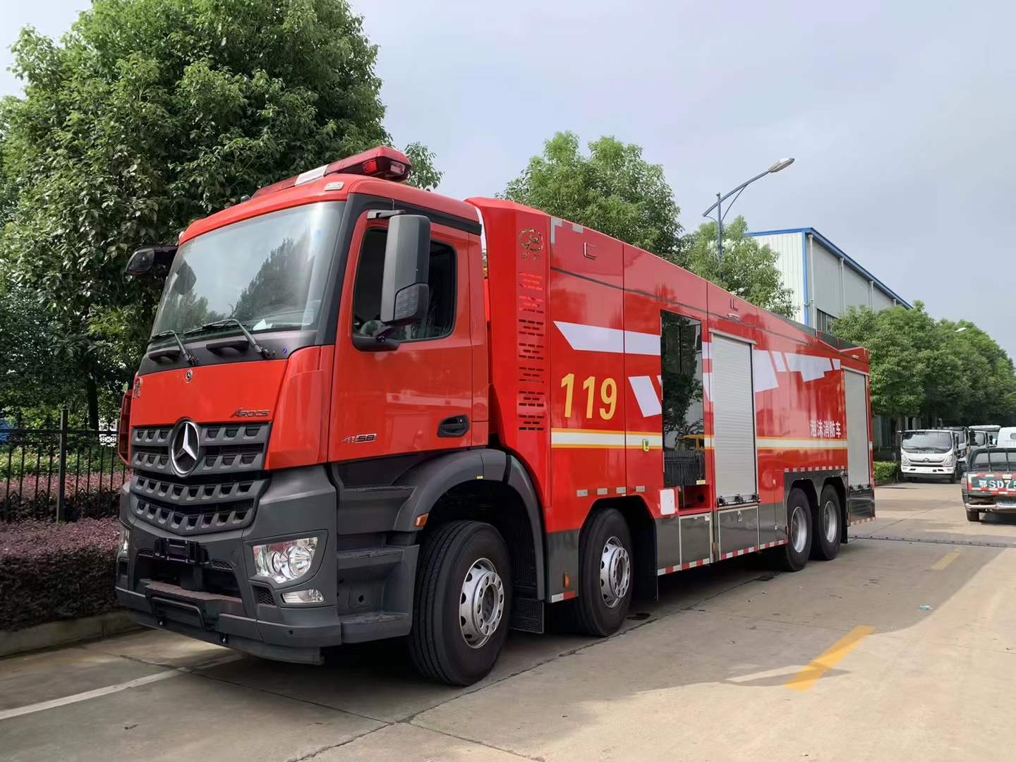 梅赛德斯-奔驰18吨泡沫消防车，进口奔驰消防车,应急救援灭火车