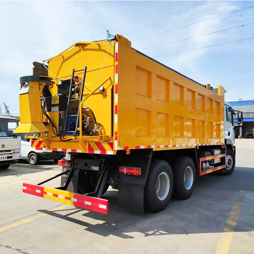 廣西防城港鏟車(chē)滾刷掃雪馬路清掃除雪機