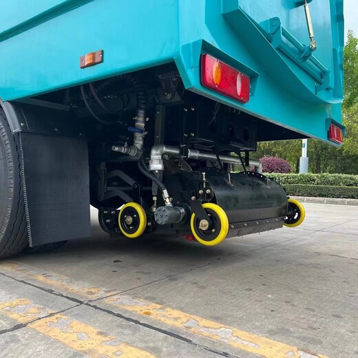 东风国六后置吸尘器车矿区保洁车深度保洁车