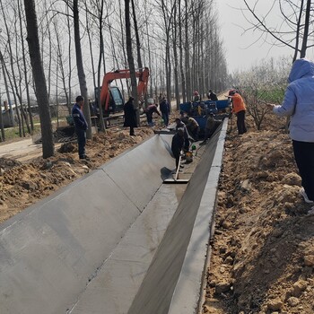 混凝土澆筑滑模機(jī)液壓自走渠道成型機(jī)公路邊溝水渠機(jī)