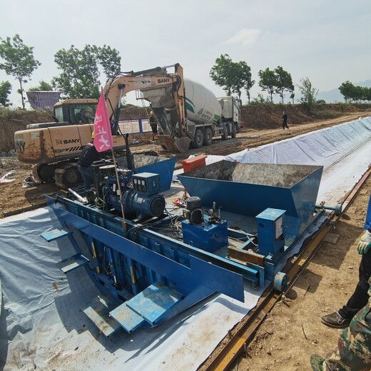 現(xiàn)澆式渠道襯砌機(jī)混凝土澆筑滑模機(jī)水溝襯砌機(jī)