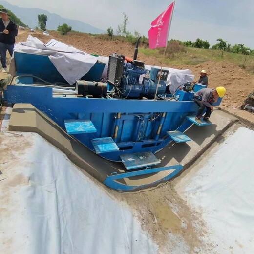 高速公路排水沟滑模机现浇式沟渠成型机自走式沟渠成型机