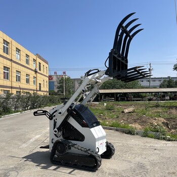 滑移裝載機養(yǎng)殖場工地四驅(qū)滑移小鏟車駕駛型輪式滑移裝載機