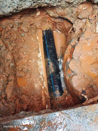 福田区修暗管漏水电话，镀锌水管漏水测漏，埋地供水管网漏损检修