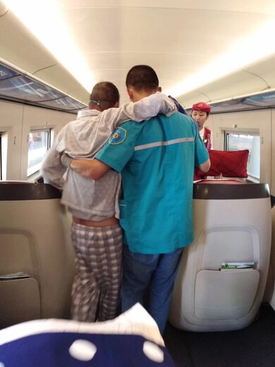 牡丹江120急救车转院病人长途跨省运送紧急到达