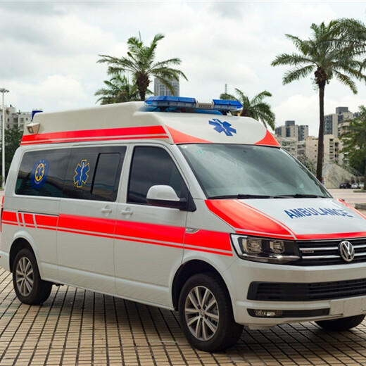 阿拉善盟救護車(chē)提供跨省轉運病人服務(wù)，醫護團隊全程護送