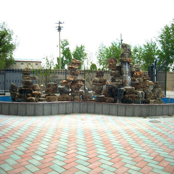 麗江水泥塑石假山施工,麗江塑石假山護坡,麗江假山制作