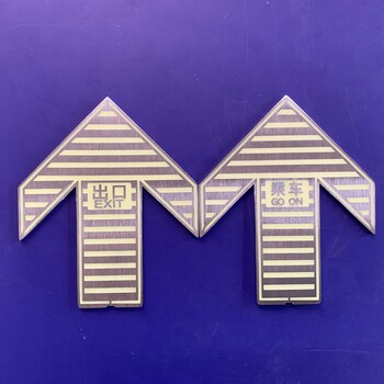 蘇州地鐵屏蔽門(mén)夜光疏散箭頭不銹鋼自發(fā)光導向標志