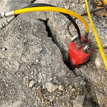 福州定西不能爆破開采堅(jiān)硬石頭用開山機(jī)愚公斧劈裂棒