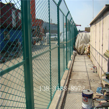 江苏南通浸塑冲压护栏网-菱形孔钢丝网围墙