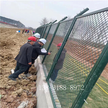 江苏南通浸塑冲压护栏网-菱形孔钢丝网围墙