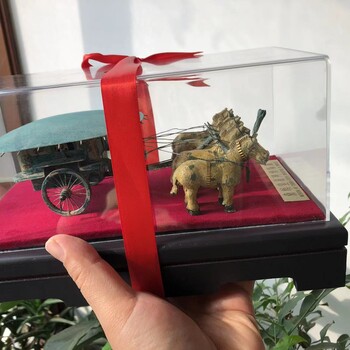 西安秦始皇纪念版铜车马摆件销售驷马拉车锦盒装礼品