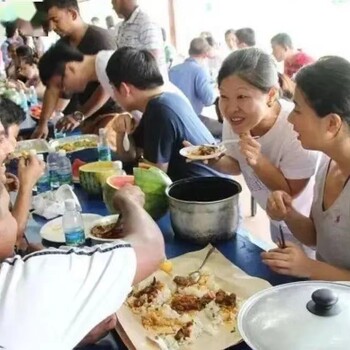 加拿大高薪誠聘中餐師傅年薪40萬包吃住上六休一帶薪年假