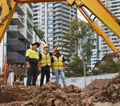 香港月薪三万招河南濮阳钢筋工水电工木工瓦工包吃住工资月发