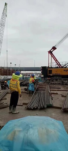 香港建筑工地像揭阳揭东区招木工瓦水电工正规劳务年薪30W+