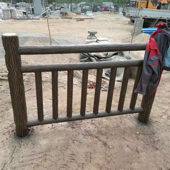庫爾勒水泥仿木護欄河道景區魚塘混凝土防護欄桿木圍欄柵欄定做