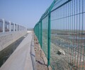 安陽雙邊絲護欄網公路框架防護圍欄圈地車間隔離桃型柱綠色鐵絲網