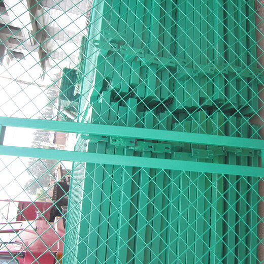 紹興高速公路雙邊絲護欄網(wǎng)加厚浸塑河道防護圈地養(yǎng)殖綠色框架圍欄