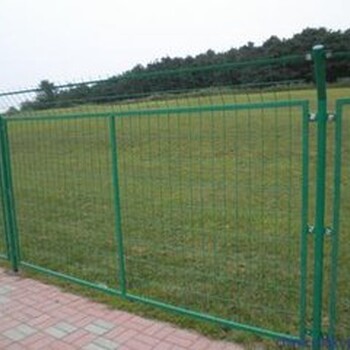 雙河雙邊絲護欄網高速公路鐵絲網圍欄果園魚塘養殖框架隔離柵欄網