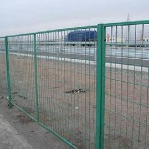 郑州高速公路护栏网铁路道路工厂小区带边框架铁丝防护栏网隔离栅