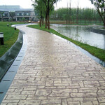 江苏扬州小区公园彩色压花地坪景观道路防滑材料施工