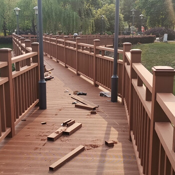 西安塑木地板河道景区塑木护栏公园塑木地板户外防腐护栏