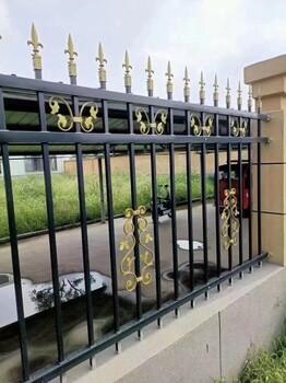 西安鐵藝圍欄廠家鑄鐵別墅圍墻欄桿鋅鋼圍墻護(hù)欄鑄鐵柵欄圍欄