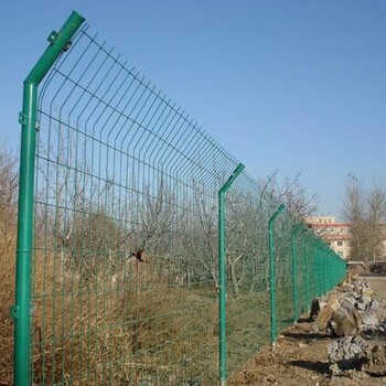 高速公路护栏网圈地养殖隔离网光伏电站双边丝围栏网贵州