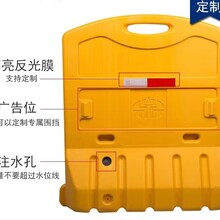 金东道路塑料围挡 注水注沙工地施工隔离 三孔水马防撞桶护栏图片