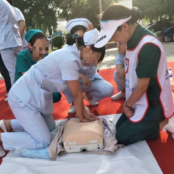 连云港120救护车转院-跨市救护车转运-24小时服务热线