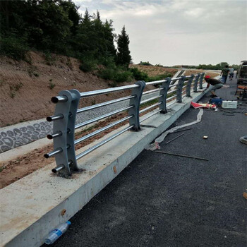 渭南碳钢管防撞桥梁护栏报价