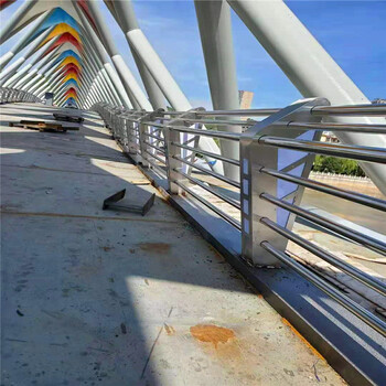 渭南碳钢管防撞桥梁护栏报价
