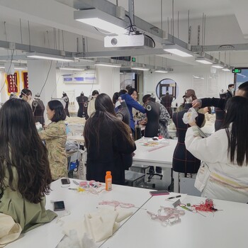上海服装缝纫工培训,裁剪制作培训小班上课