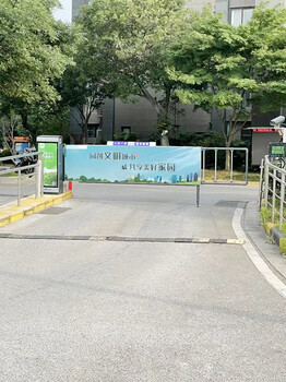 四川資陽D207小區停車場卡布燈箱廣告道閘