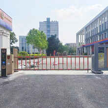 广西南宁D116消防站停车场出入口4米单开空降金色栅栏道闸