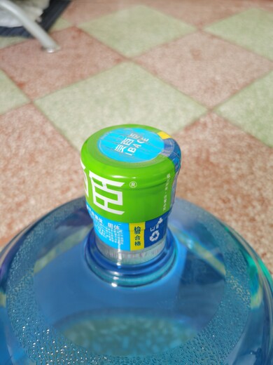 想代理桶裝水怎么聯系-重慶桶裝水品牌良百臣