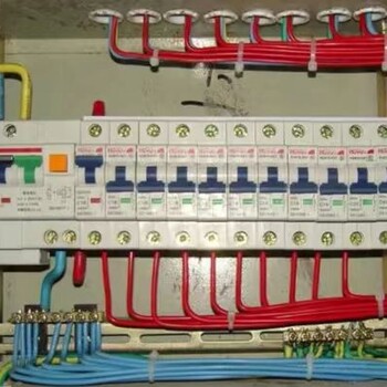太原迎澤大街電工維修電路燈具空開跳閘更換老化線路電閘