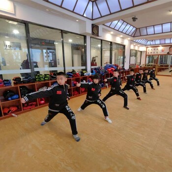 如何讓孩子學(xué)會保護(hù)自己學(xué)武術(shù)散打搏擊防身自衛(wèi)到志勛功夫館
