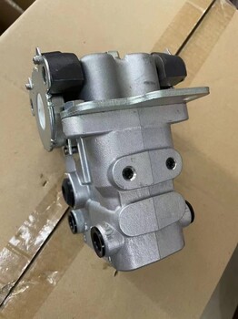 挖掘機先導閥小松PC200-8MO行走腳踏閥702-16-04250