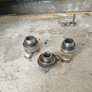 小松裝載機(jī)WA320-3變速箱前面、后面凸元，后差速器凸元