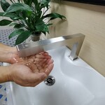 兒童加長感應(yīng)水龍頭圖片