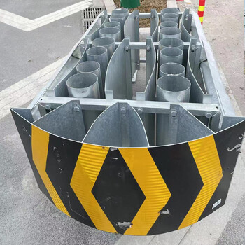 高速公路可導(dǎo)向扇形吸能防撞墊河南tbTA級TS級防撞墊參數(shù)帶報告