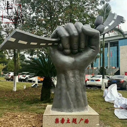 抽象握拳雕塑設(shè)計生產(chǎn)商-發(fā)光元素服務(wù)商-廣場握拳雕塑生產(chǎn)商
