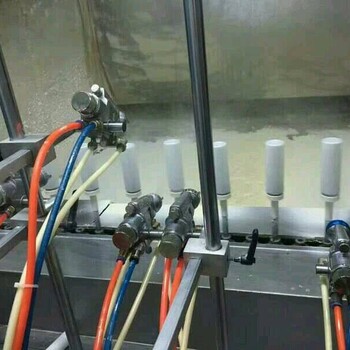 科瑞斯噴涂流水線工業(yè)機(jī)器人用于大型異形件操作簡(jiǎn)單節(jié)省人力
