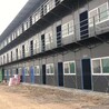 內(nèi)走廊打包箱房安裝玻璃幕墻活動(dòng)板房搭建