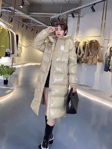 原創(chuàng)設(shè)計師品牌歐蒂娜國標(biāo)白鴨絨羽絨服品牌工廠庫存清倉